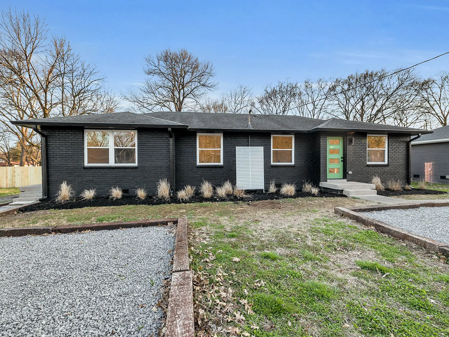 293 Nokes Dr — Photo 2