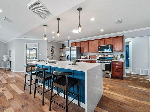 5th image of 2001 E 8th St