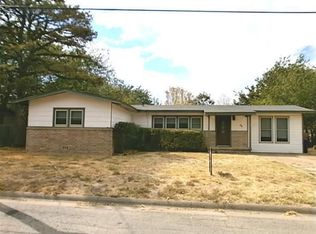 302 S Lancaster St, Granbury, TX 76048
