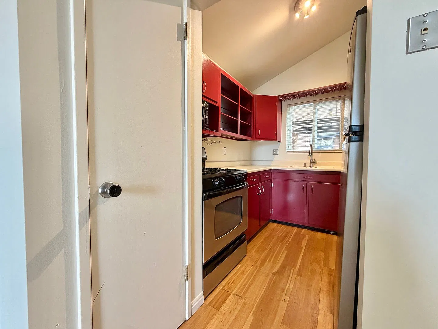 2-Bedroom SLC Apartment with Balcony + Parking + Most Utilities Included! — Photo 4