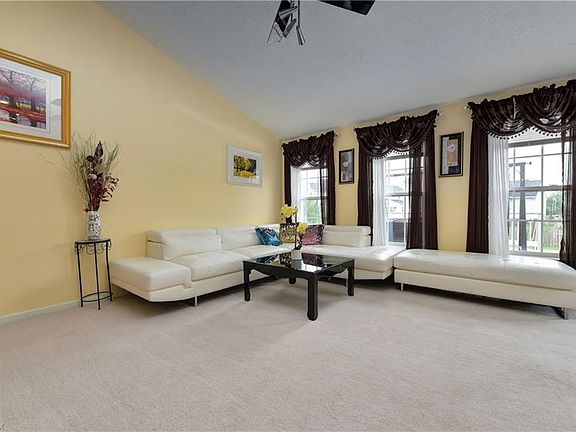 5th image of 138 Cobblestone Ct
