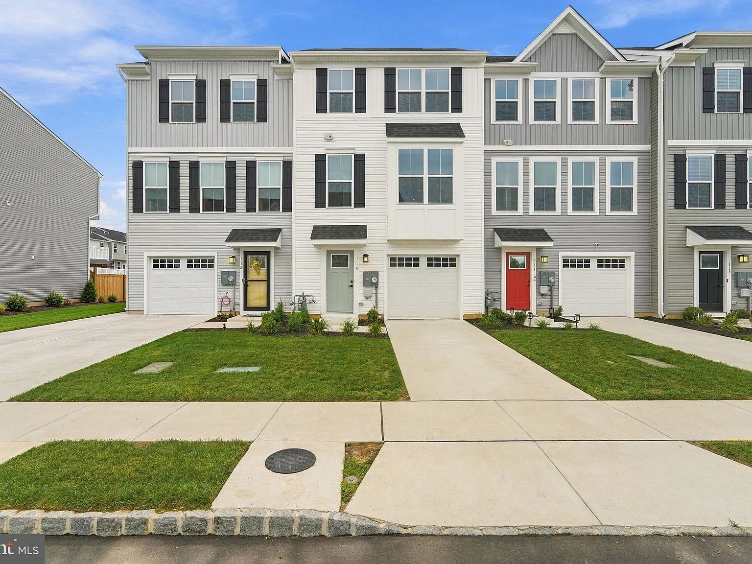 3 bed, 4.0 bath, 1944 sqft, $3,200 — Photo 1