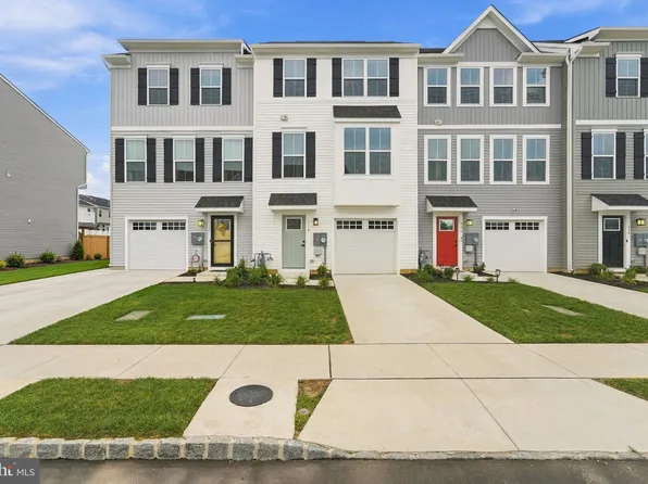 114 Spyglass Hill Dr, Williamstown, NJ 08094