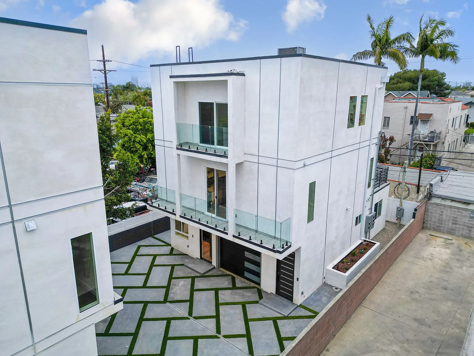 Modern Townhomes in Mid-City — Photo 4