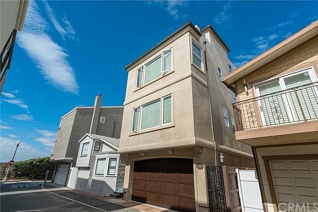 116 B Surfside Ave, Surfside, CA 90743 | Zillow