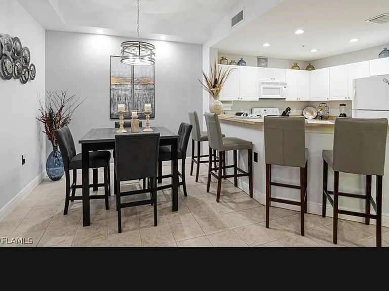 1522 SW 50th St #104 — Photo 1