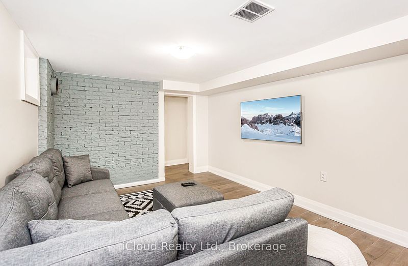Toronto House for rent - 5 Bedrooms — photo 23