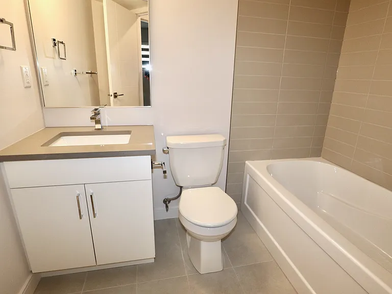 1082086Ave - 21_08232020