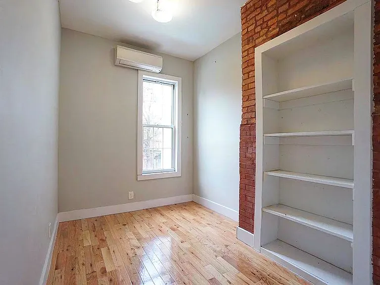 583 Onderdonk Ave #2R — Photo 2