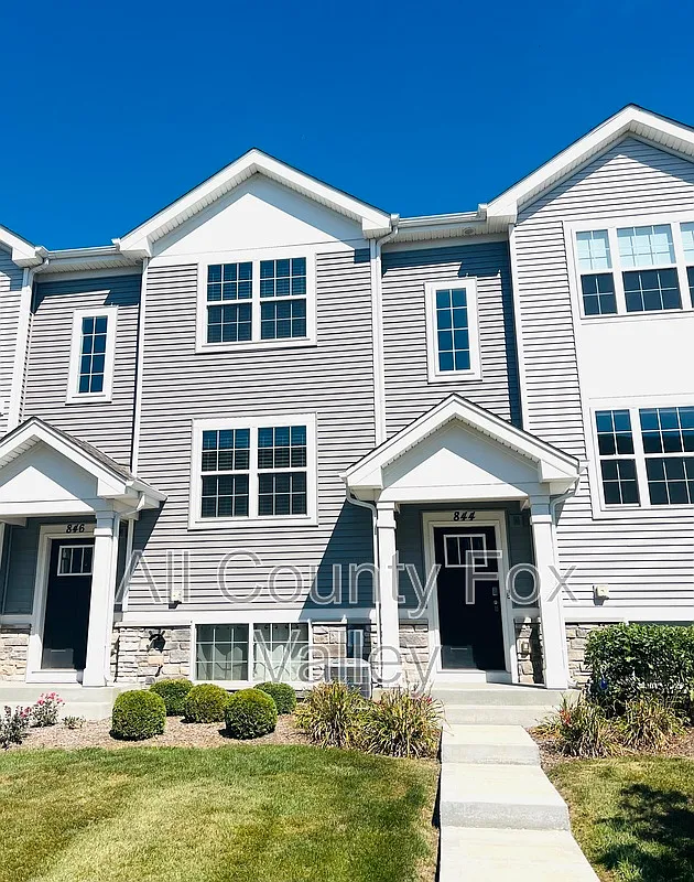 3 bed, 2.5 bath, $2,600 — Photo 1