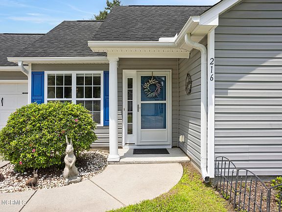 3rd image of 216 Gardenview Court NE