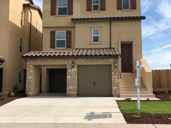 160 Barker Ln, Merced, CA 95340