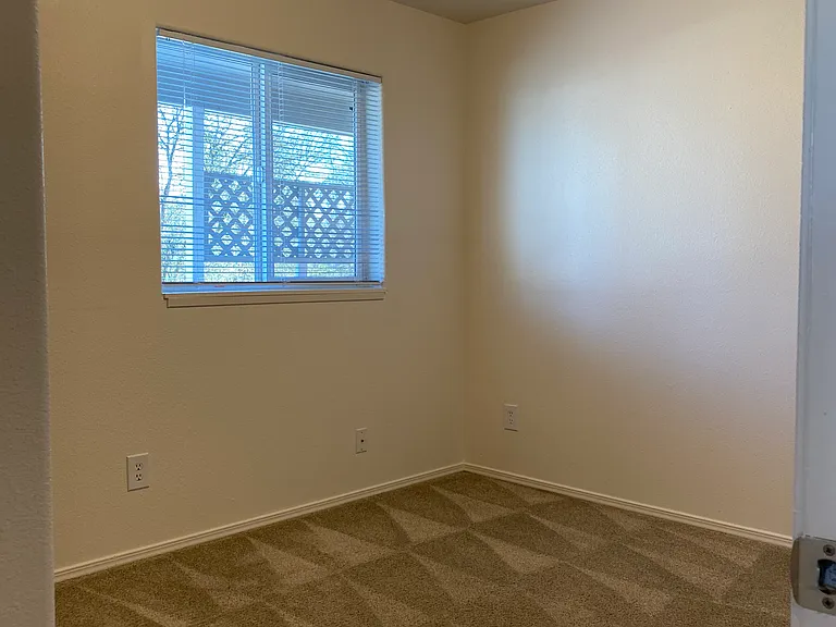 Creekview Apartments — Photo 16