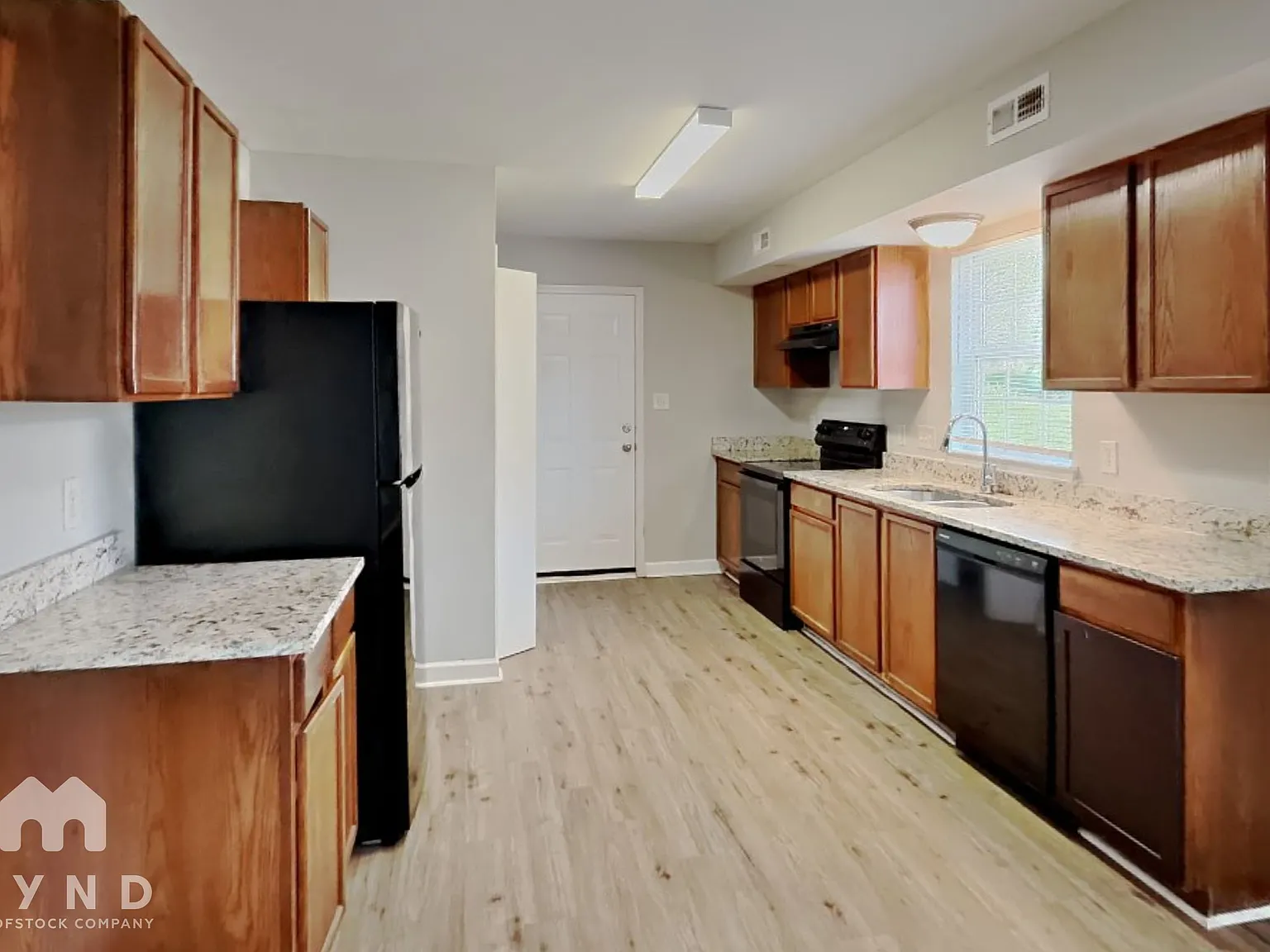 3 bed, 2.5 bath, 1344 sqft, $1,940 — Photo 3