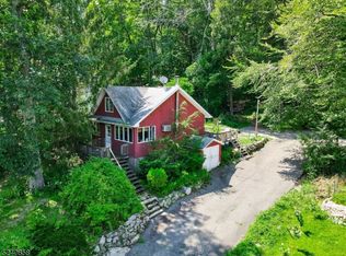 50 Goldfinch Ln, Hewitt, NJ 07421
