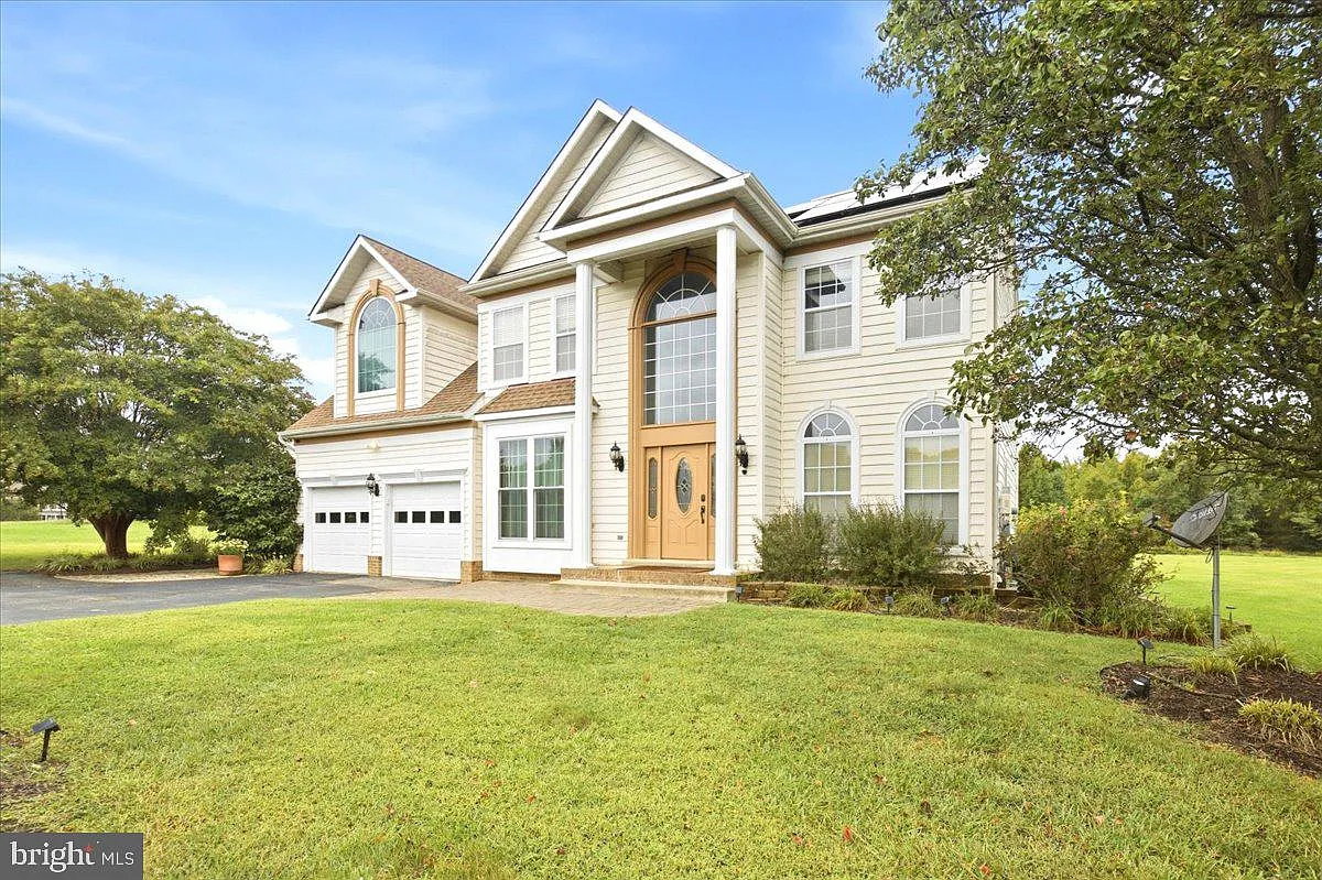 4 bed, 3.5 bath, 4194 sqft, $4,150 — Photo 1