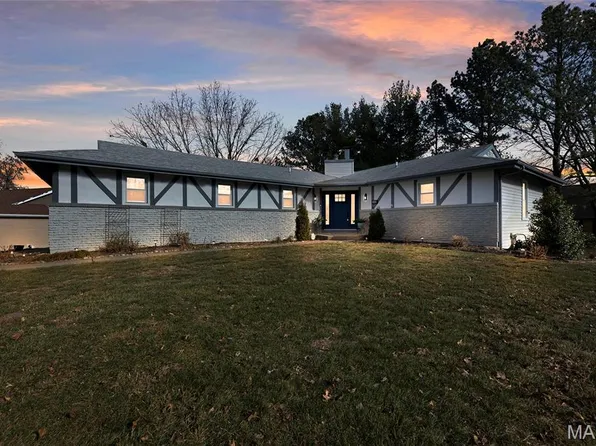 266 Savoy Dr, Lake Saint Louis, MO 63367