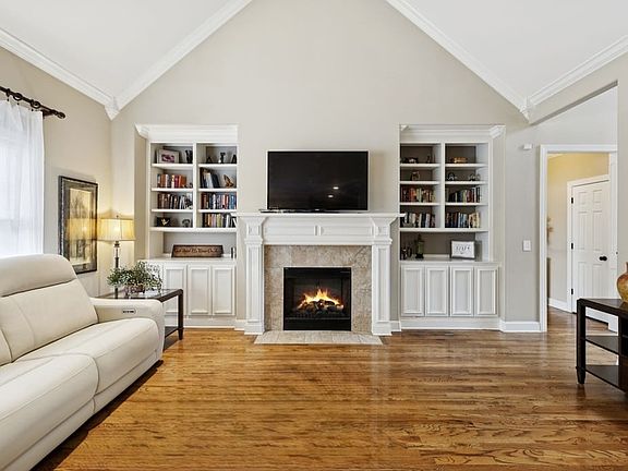 3rd image of 3103 Sakari Cir