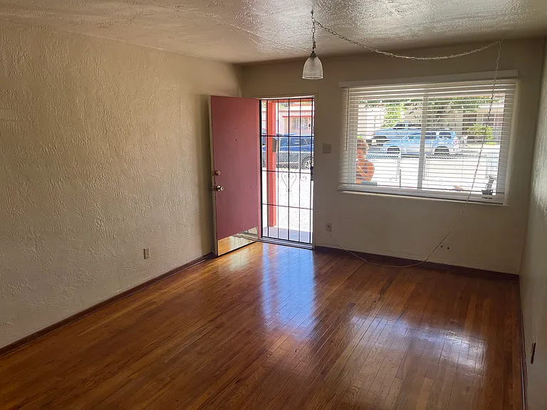 813 Wilmoore Dr SE — Photo 4