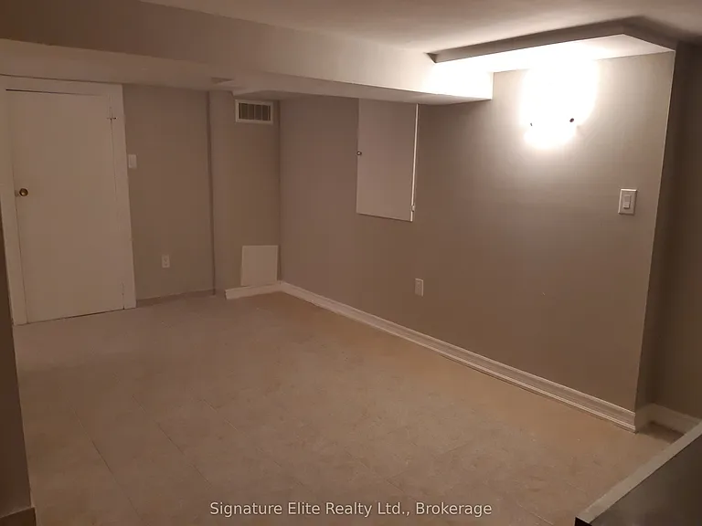 239 Lambton Ave #BASEMENT — Photo 7