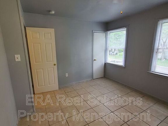 4th image of 797 Valerie Ln