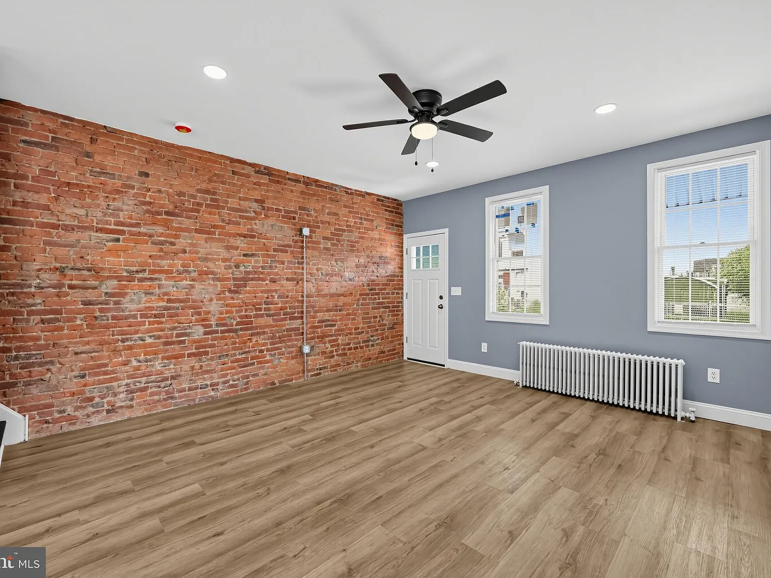 3 bed, 2.0 bath, 1280 sqft, $2,000 — Photo 4