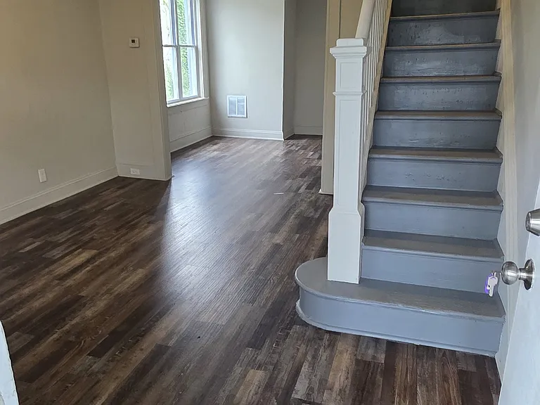 109 N Wheeler Ave — Photo 2