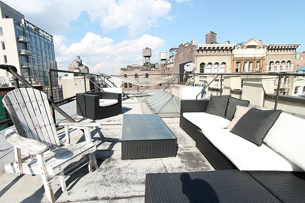 Rented by Level Group | media 31