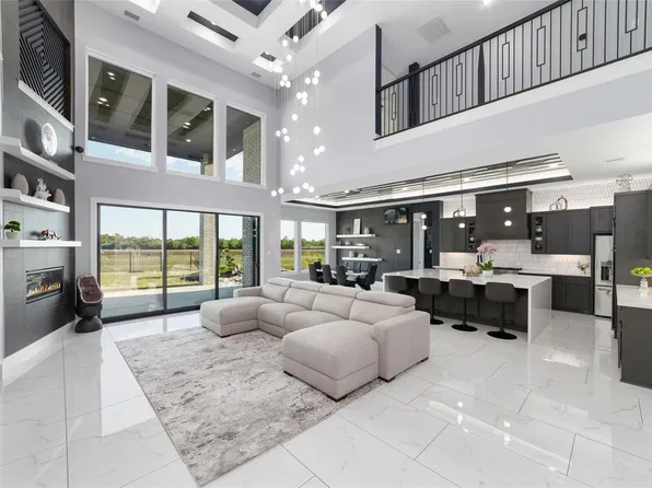 13702 Martingale Pointe Dr, Cypress, TX 77433