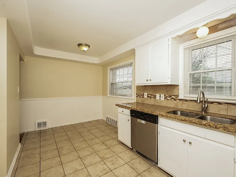 18308 Edinboro Ave — Photo 7