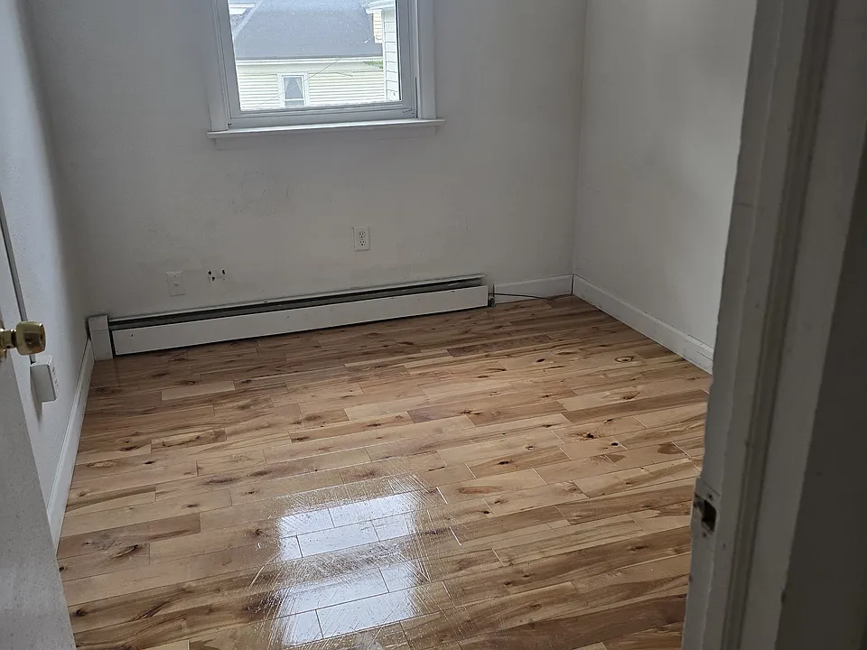 407 College St #1