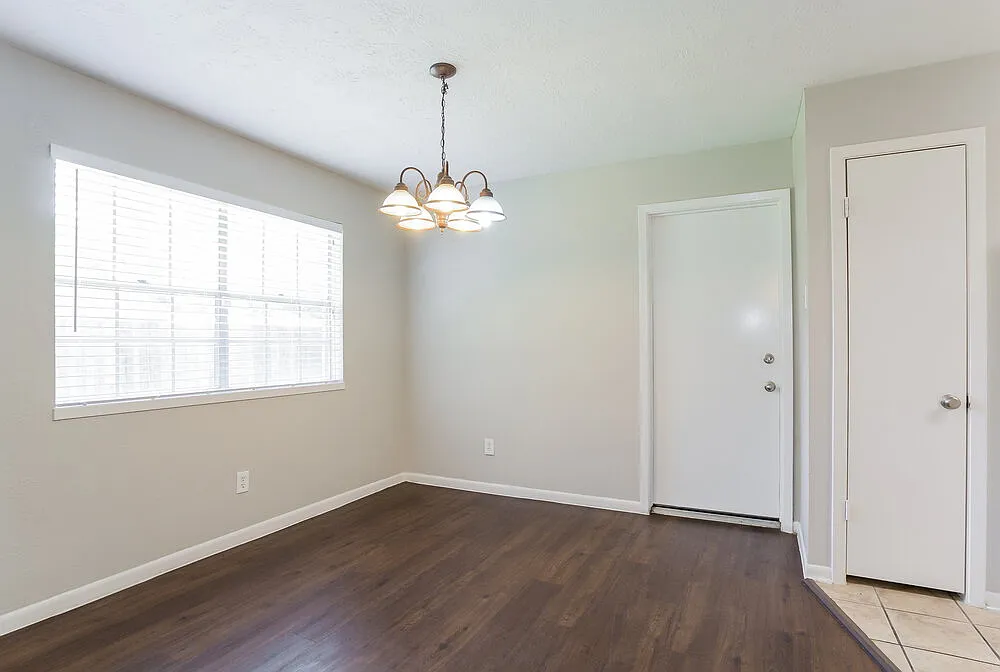 3 bed, 2.0 bath, 1394 sqft, $1,700 — Photo 4