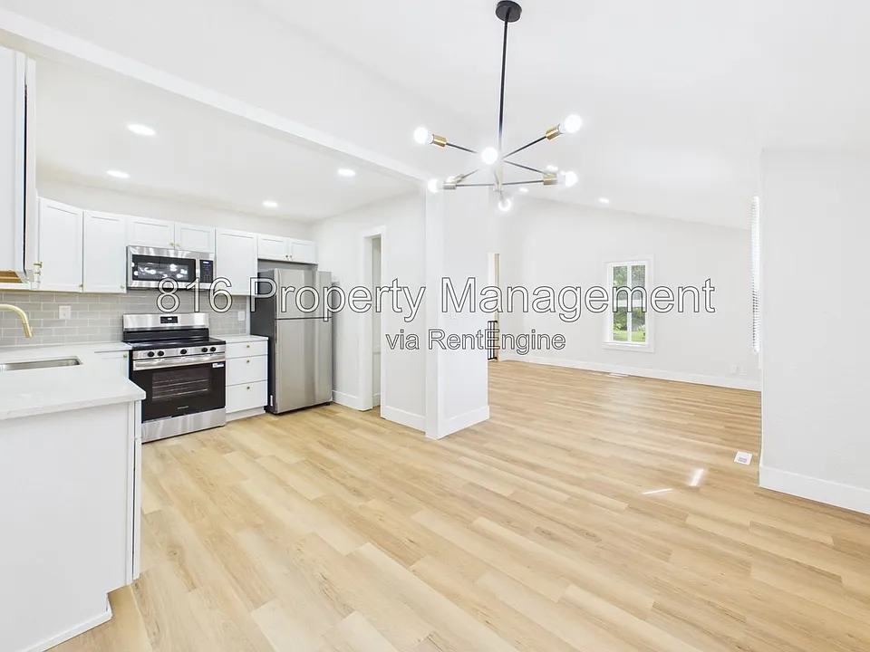 9524 Manning Ave