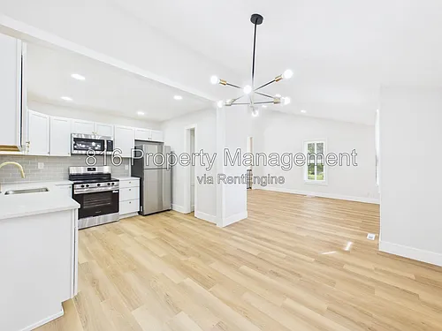 9524 Manning Ave Photo 1