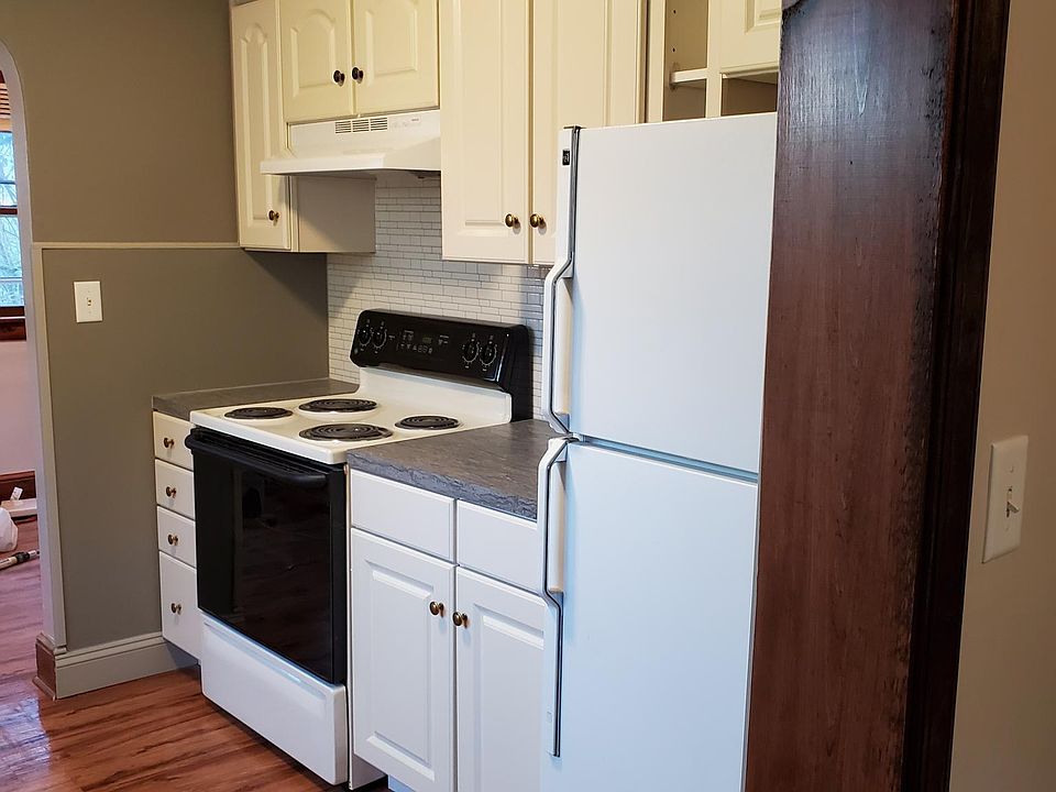 Frig and Stove included