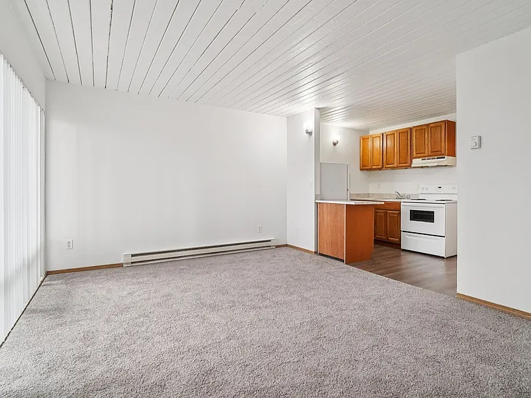 Brentwood Apartments — Photo 11