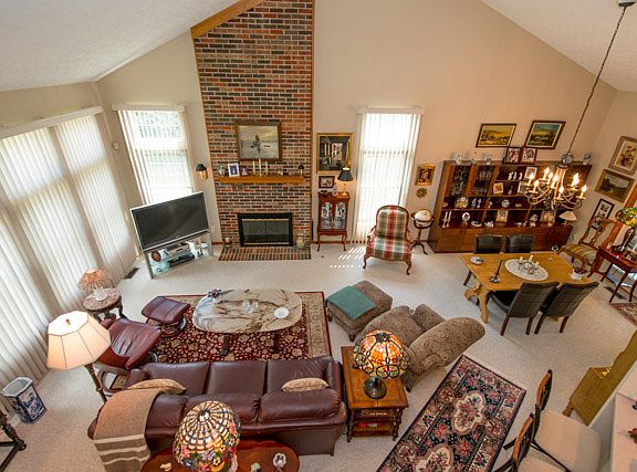 3rd image of 3089 Hyde Park Ct