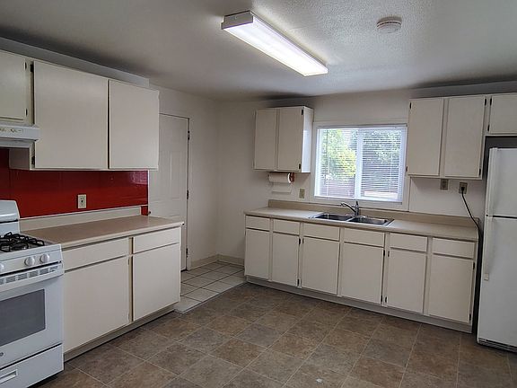 4th image of 1806 Dover Ave