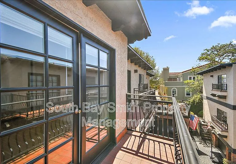227 S Irena Ave #4 — Photo 2