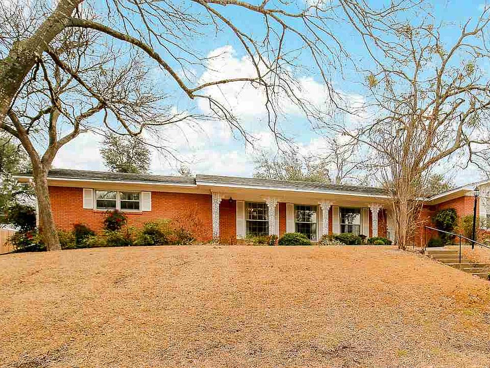 1st image of 2817 Woodland Dr