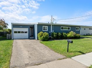 408 Hillcrest Dr, Minot, ND 58703