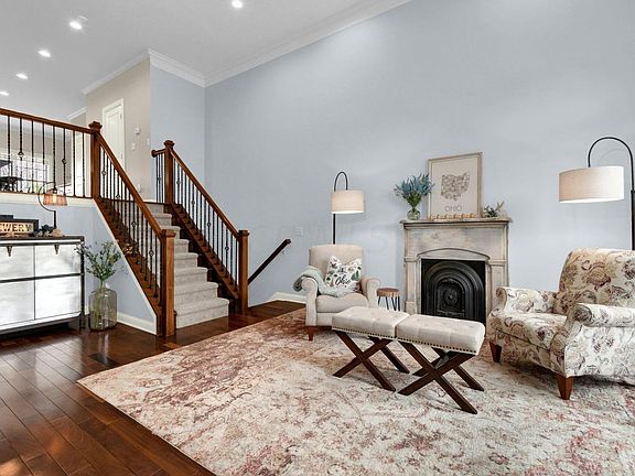 3rd image of 37 W Frankfort St