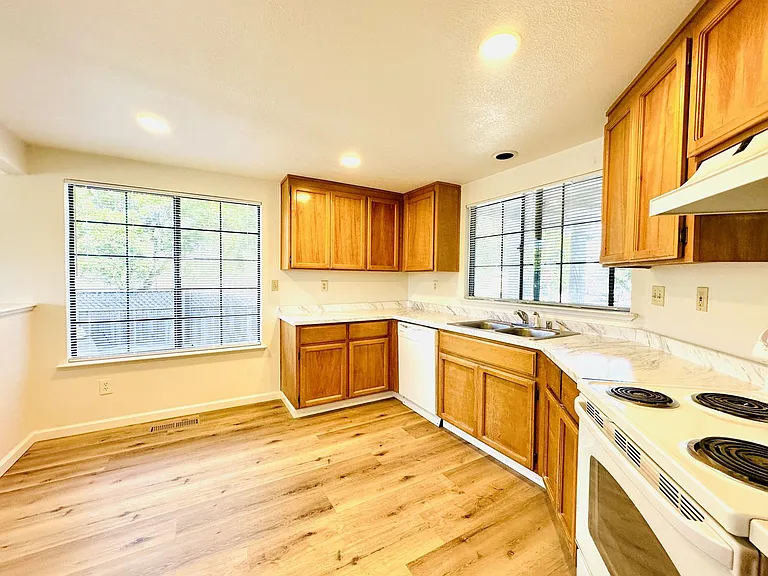 1537 Yarberry Dr — Photo 13