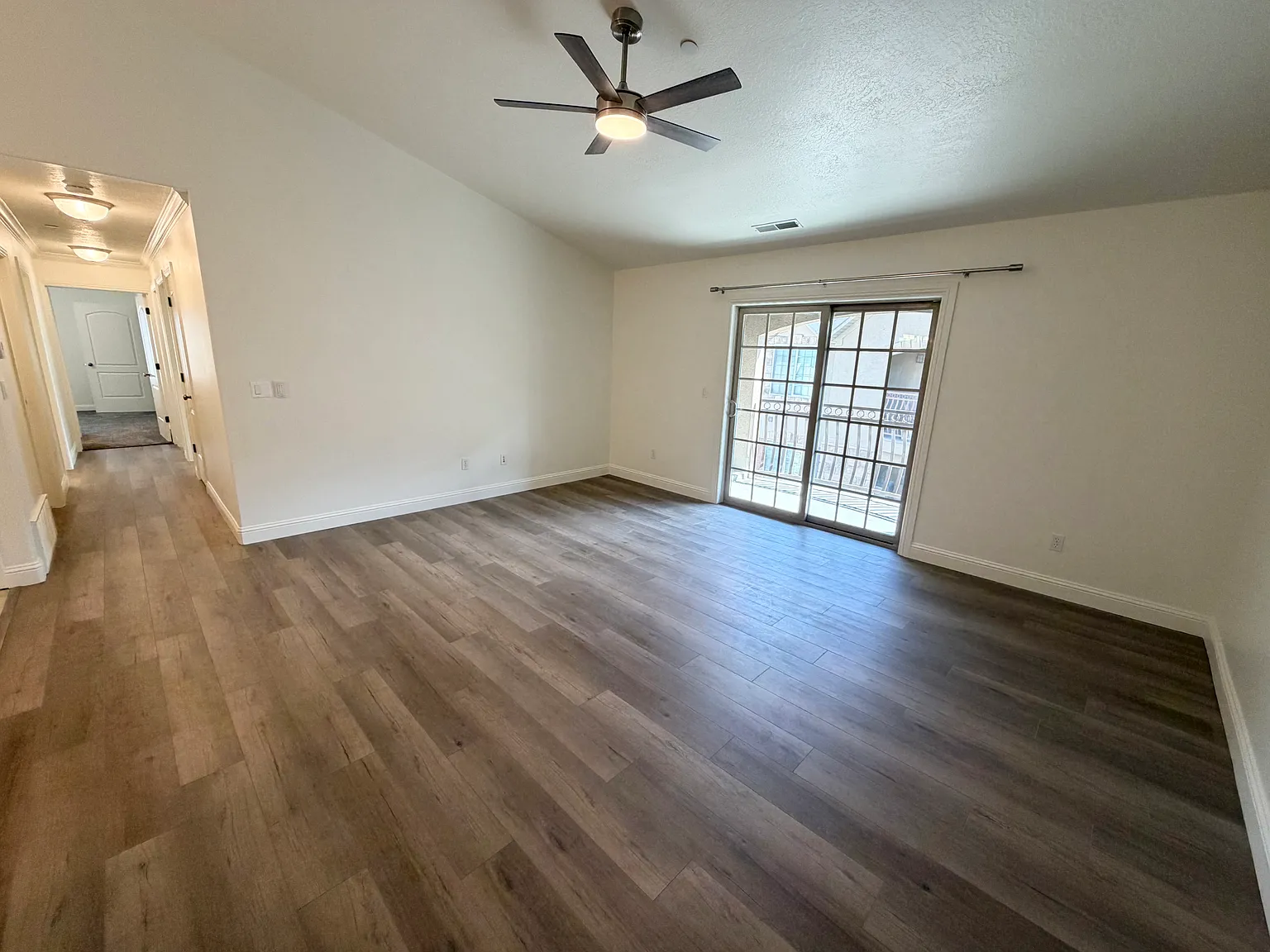3 bed, 1336 sqft, $1,695 — Photo 2