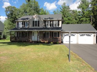 2 Sunflower Ln, Londonderry, NH 03053