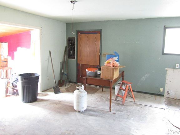 4th image of 9830 Overlook Dr NW