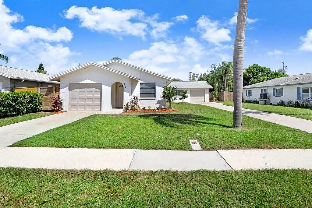 2 bed, 1.0 bath, 998 sqft, $2,100 — Photo 1