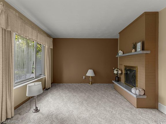 4th image of 3324 Maple Dr