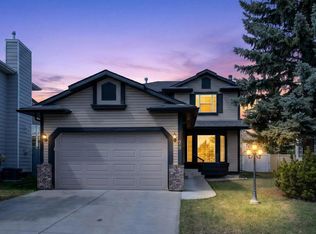 29 SE Shannon Mnr SW, Calgary, AB T2Y2Y5