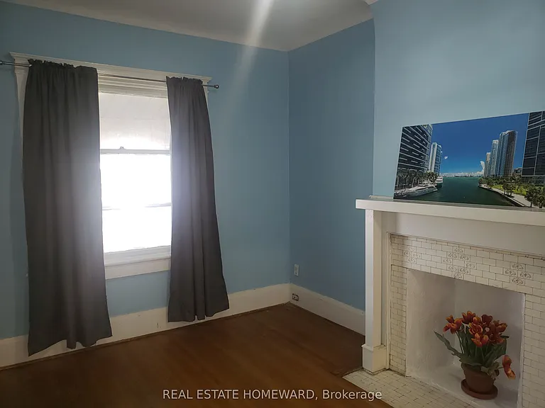 687 Dupont St #2 — Photo 3